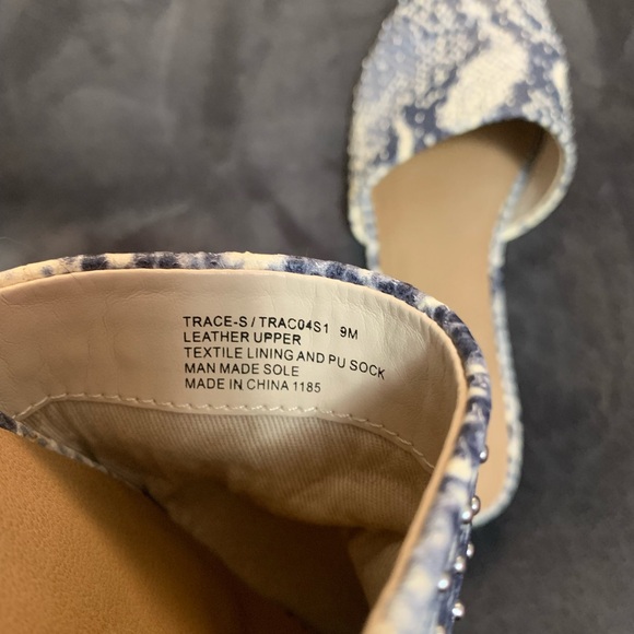 Steve Madden gray  Snake Print Women's Mules. - Picture 8 of 9